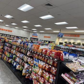 Wally's - Snack isle - Service Stations Near Me - Pontiac, Illinois