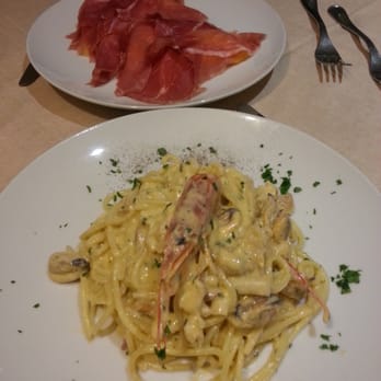 La Fontana di Venere - melon with parma ham in back and spaghetti carbonara with seafood in front - Roman Near Me - Rome, RM La Fontana di Venere - melon with parma ham in back and spaghetti carbonara with seafood in front - Roman Near Me - Rome, RM