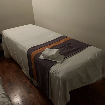 Pure Serenity Spa - Massage table - Massage Therapy Near Me - Chicago, Illinois Pure Serenity Spa - Massage table - Massage Therapy Near Me - Chicago, Illinois