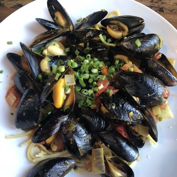 Sur at The Barnyard - Mussels Harissa and Linguine pasta - New American Near Me - Carmel, California Sur at The Barnyard - Mussels Harissa and Linguine pasta - New American Near Me - Carmel, California