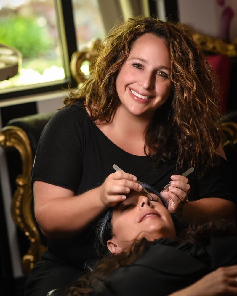 Pink-Dots Salon & Boutique Logo