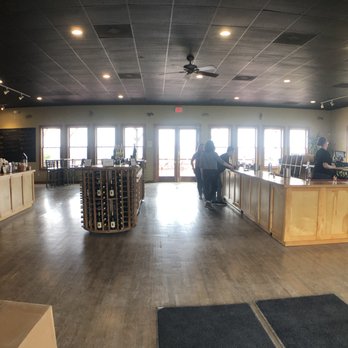 Red Newt Cellars - Tasting room - Wineries Near Me - Hector, New York