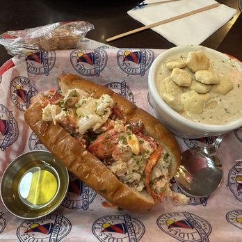 Tides Tavern - Lobster roll - Pubs Near Me - Gig Harbor, Washington