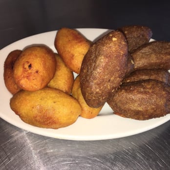 Collado Restaurant - Alcapurrias de yuca y Alcapurrias de guineo Cassava with ground beef inside and banana with ground beef inside - Spanish Near Me - New Haven, Connecticut