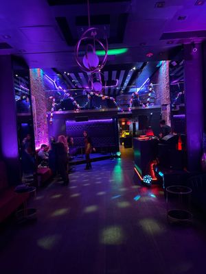 Leda's Cocktail Lounge by null