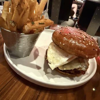 Gordon Ramsay Burger Las Vegas - Farmer burger - Burgers Near Me - Las Vegas, Nevada