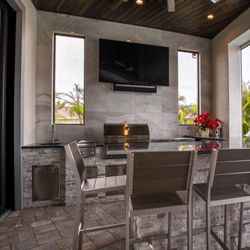 HL Posey Builders - U shaped outdoor kitchen in Cape Coral, FL