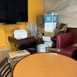America's Best Wings - Dining area