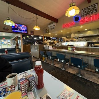 Iron Skillet - Inside of the restaurant - Breakfast & Brunch Near Me - Ontario, California