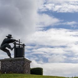 Grape Crusher Statue - The Grape Crusher Statue - Vista Point Park