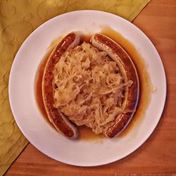Weinscheune Himmelstadt - Bratwürste mit Kraut und Soße (03/2019)