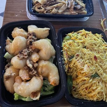 Lu Wei by Peter Zhang - Sin chew fried rice noodle (Singapore) walnut shrimp Stir-fried beef chow fun - Chinese Near Me - Fairfax, Virginia Lu Wei by Peter Zhang - Sin chew fried rice noodle (Singapore) walnut shrimp Stir-fried beef chow fun - Chinese Near Me - Fairfax, Virginia