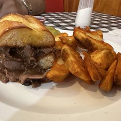 Linney's Pizza - Half a Roast Beef sandwich & potato wedges