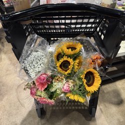 Mariano's - Vernon Hills - The haul of flowers
