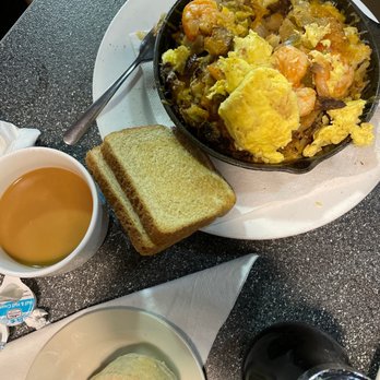 Thumbs Up Diner - Skillet breakfast is huge. - American Near Me - East Point, Georgia