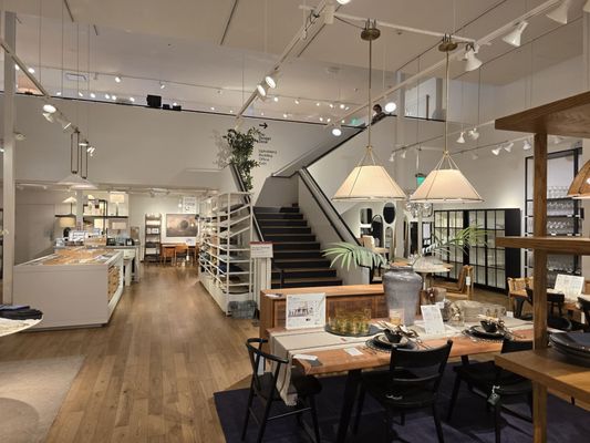 Crate & Barrel by null