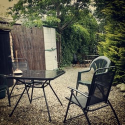 Derry City Independent Hostel - The back garden of the guest house.