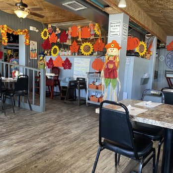 Capt'n Con's Fish House - Inside - Seafood Near Me - Bokeelia, Florida
