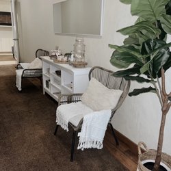 Lux Massage & Spa - Hallway/waiting area