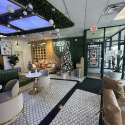 Freshly Leaf - Very cute Christmas decor!!