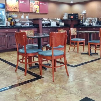 Comfort Suites Topeka Northwest - Hotels Near Me - Topeka, Kansas