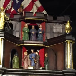 Monument clock figures