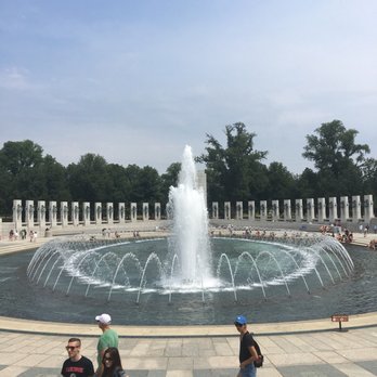 World War II Memorial - Fountain in middle of Memorial - Landmarks & Historical Buildings Near Me - Washington, DC, District of Columbia World War II Memorial - Fountain in middle of Memorial - Landmarks & Historical Buildings Near Me - Washington, DC, District of Columbia