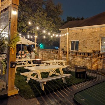 Heights & Co - Outdoor patio - Cocktail Bars Near Me - Houston, Texas