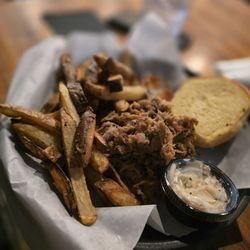 Old Rapp Taphouse - Pulled Pork sandwich