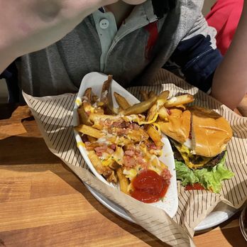 Cheddar's Scratch Kitchen - Classic Cheeseburger - American Near Me - Jacksonville, Florida
