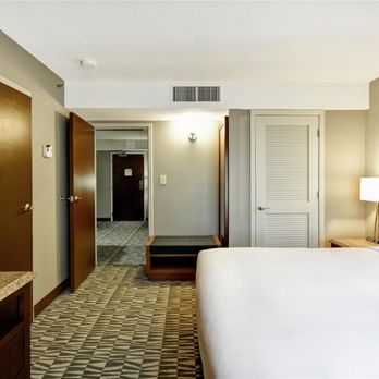 DoubleTree by Hilton Hotel Augusta - Guest room amenity - Hotels Near Me - Augusta, Georgia