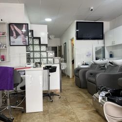 D’ Luxury Beauty Salon & Spa