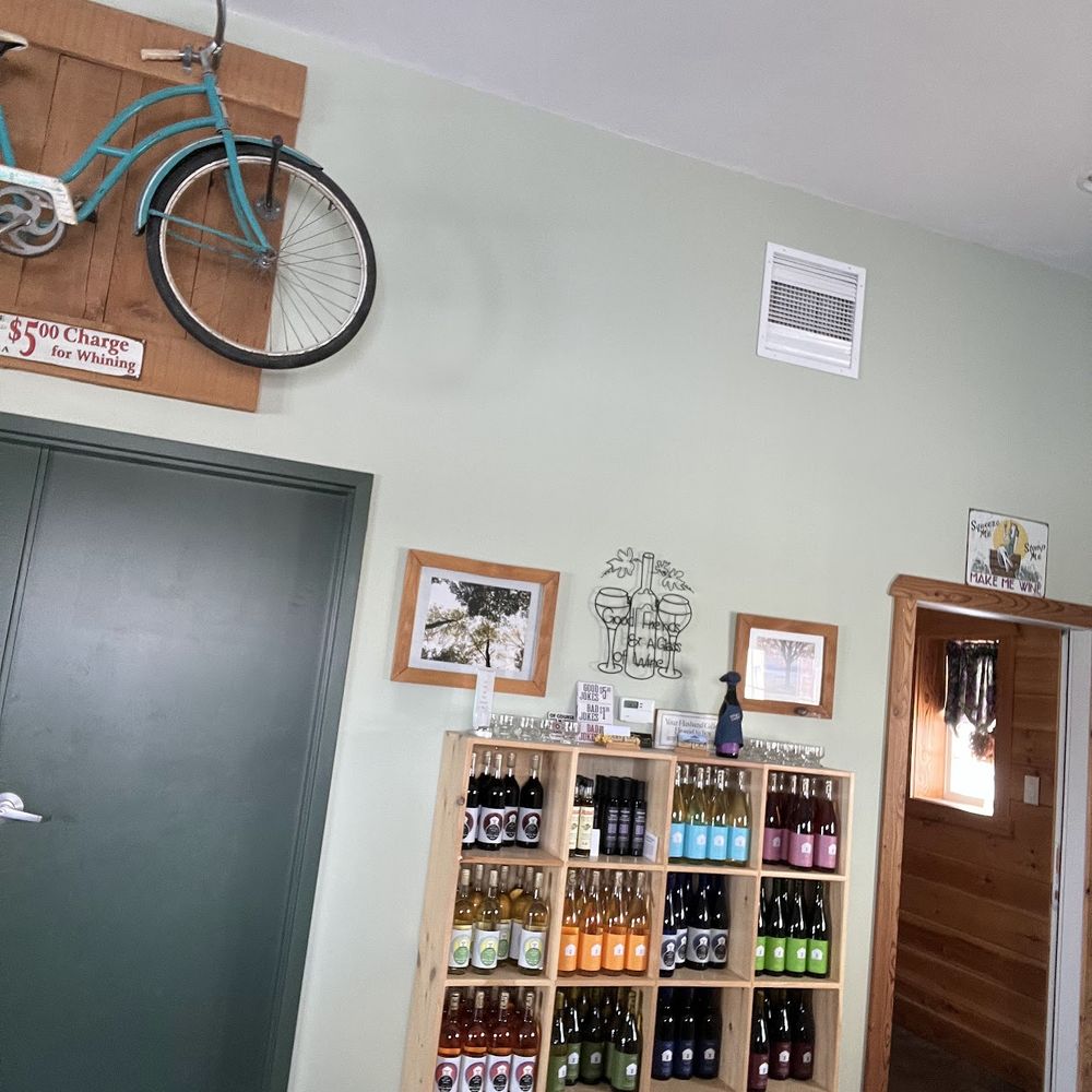 Izzo's White Barn Winery - Wineries Near Me - Cayuga, New York