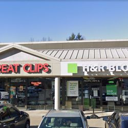 Great Clips - Parking lot in front of biz.
