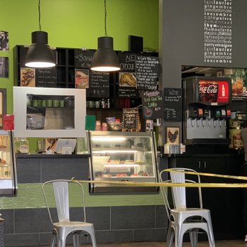 Cafe 906 - Entrance path clearly laid out for Covid times - Cafes Near Me - Orlando, Florida
