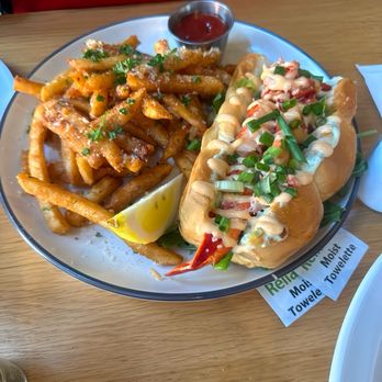 Station 16 - Lobster Roll - Seafood Near Me - Sacramento, California Station 16 - Lobster Roll - Seafood Near Me - Sacramento, California