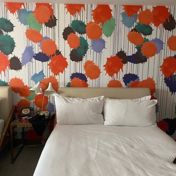 The Kinney - Abstract wall art behind beds - Hotels Near Me - Venice, California