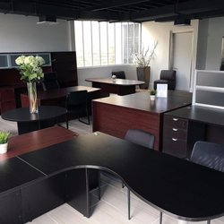 BridgeCreek Office - Basic Collection desks, conference tables, office chairs.
BridgeCreek Office Showroom - Santa Ana, CA