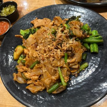 Saffron Thai - Drunken Noodles (Chicken) - Thai Near Me - San Diego, California