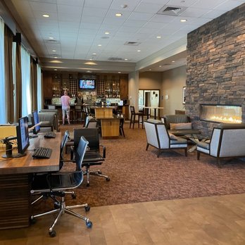 DoubleTree by Hilton Hotel Flagstaff - Lobby - Hotels Near Me - Flagstaff, Arizona