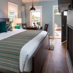 Stylish Rooms with Fireplaces, Spa Tubs, & Gourmet In-Room Breakfast.