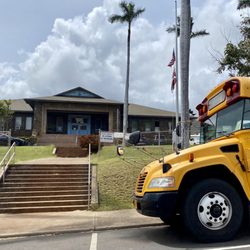 Wailuku Elementary School - Front of school and bus