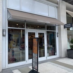Yankee Candle - Yankee is near Nordstroms ok now the walkway!