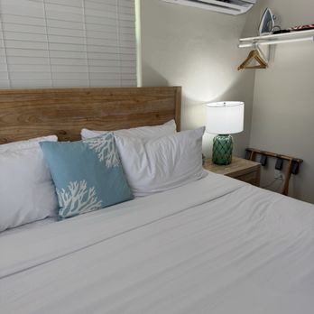 La Jolla Resort - Nice comfortable bed. - Hotels Near Me - Islamorada, Florida La Jolla Resort - Nice comfortable bed. - Hotels Near Me - Islamorada, Florida