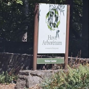 Hoyt Arboretum - Visitor center sign - Botanical Gardens Near Me - Portland, Oregon Hoyt Arboretum - Visitor center sign - Botanical Gardens Near Me - Portland, Oregon