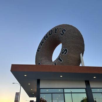 Randy's Donuts - The giant donut displayed outside - Donuts Near Me - Downey, California