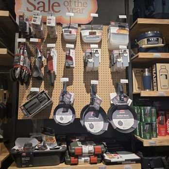 REI - Sporting Goods Near Me - Rancho Mirage, California