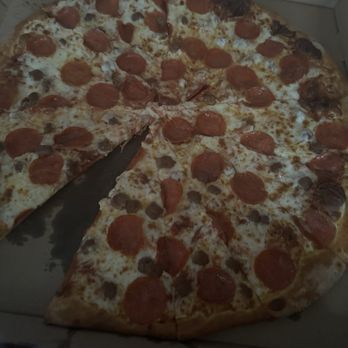 Guido's Pizza & Pasta - This extra large Pizza is so good!! Pizza the cheese is gooey yummy I really love this place and I will be back for more!!!!! - Pizza Near Me - Winnetka, California