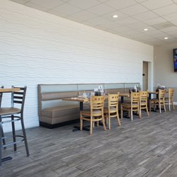 Vietnamese Noodles And Sandwiches - Seating