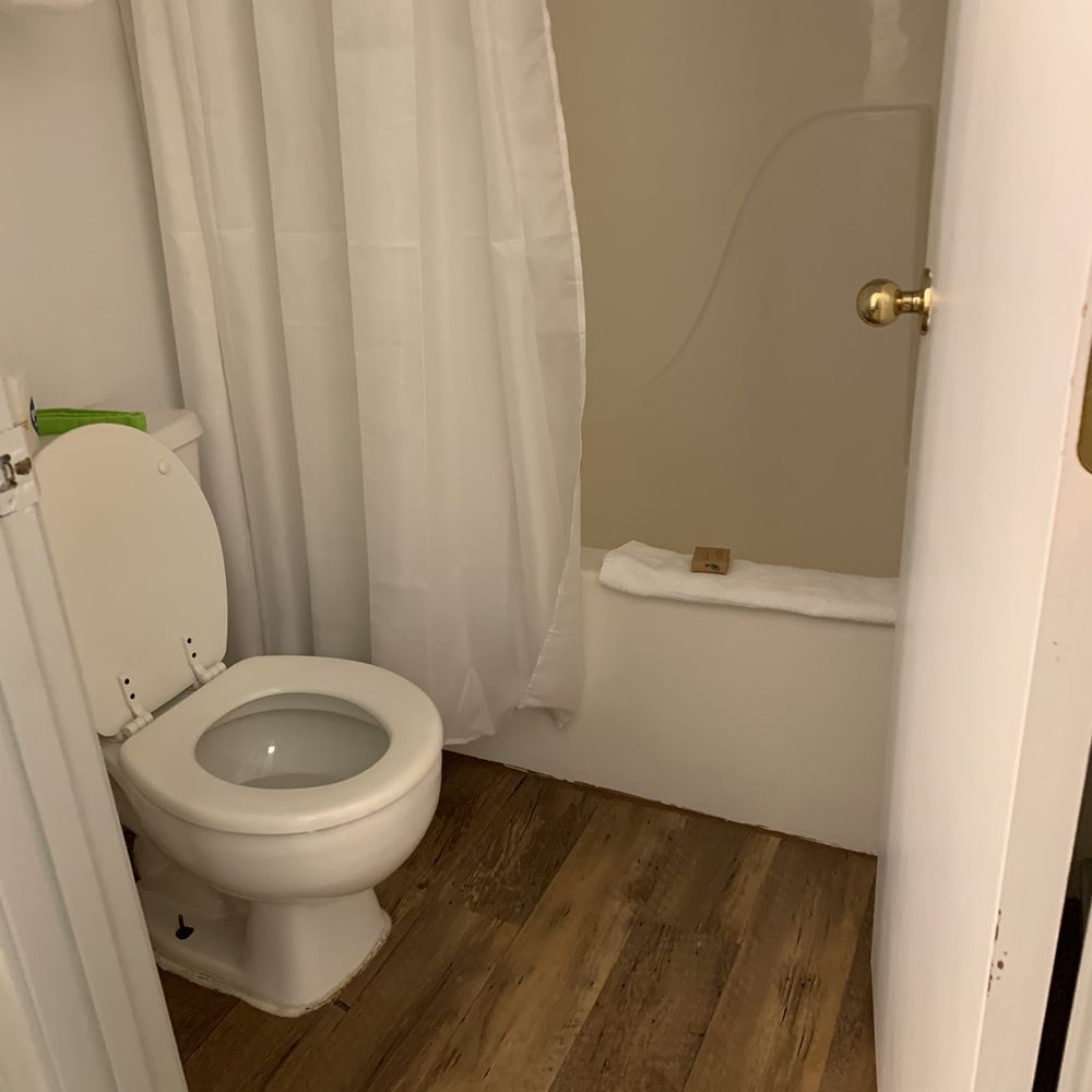 Klassic Inn - Literally broke the cleanliness seals and it was spotless! - Hotels Near Me - Greers Ferry, Arkansas